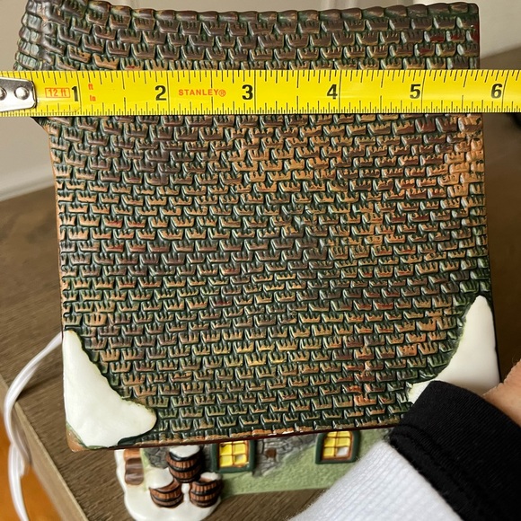 Crystal Creek Winery, Santa’s Workbench Collection, 2002 - Picture 11 of 12